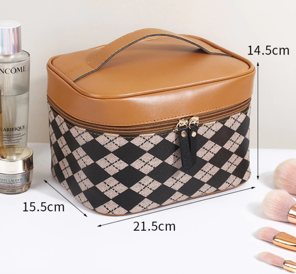 Stiilne naiste kosmeetikatarvete kott